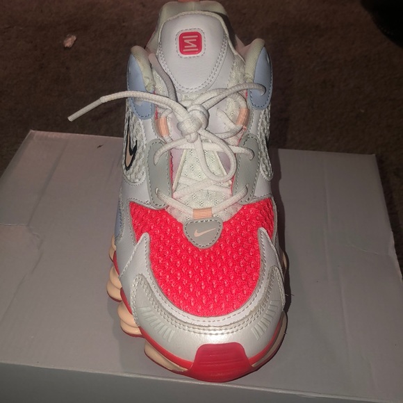 womens nike shox size 7